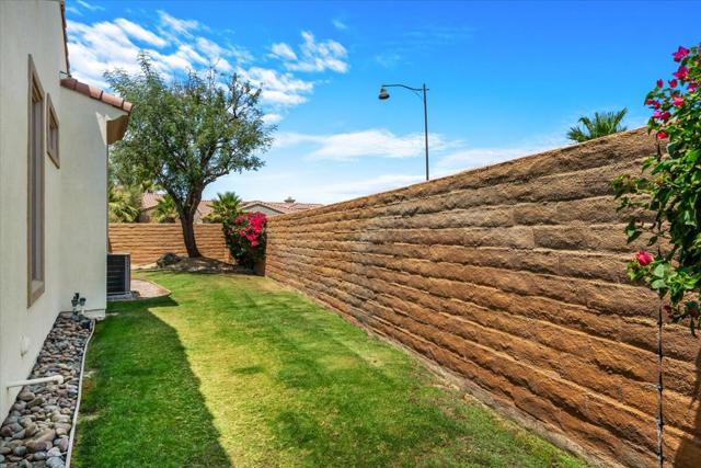 40426 Calle Estela, Indio CA: https://media.crmls.org/mediaz/30fbea92-c80a-4894-9f62-84bcb15276a4.jpg