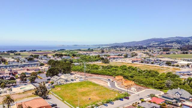 577 Creekside Court, Half Moon Bay CA: https://media.crmls.org/mediaz/30fd186b-d55f-4158-8d80-dca22b344b97.jpg