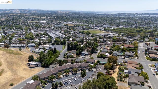 300 Locust Dr, Vallejo CA: https://media.crmls.org/mediaz/30fd66cd-88a2-41d5-ad0f-8f980b292e98.jpg