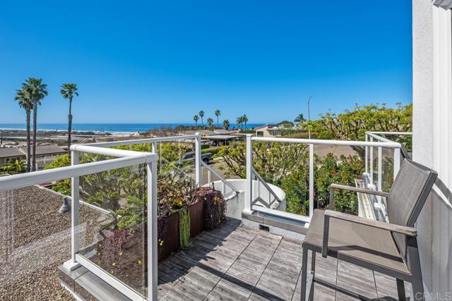 328 SHOMAKER CT., Solana Beach CA: https://media.crmls.org/mediaz/30fdb3e1-c9f6-49ef-b004-83fce881d665.jpg
