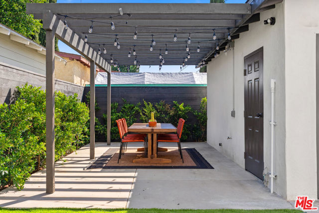 3326 La Clede Avenue, Los Angeles CA: https://media.crmls.org/mediaz/30fdd48e-91f9-4697-b934-29eae779c016.jpg