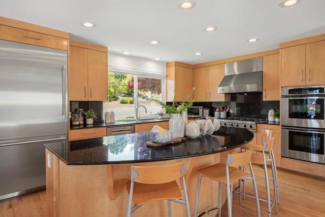 1405 Cedar Place, Los Altos CA: https://media.crmls.org/mediaz/30fdf1b8-9a53-4ca6-87c9-523a86b42b52.jpg