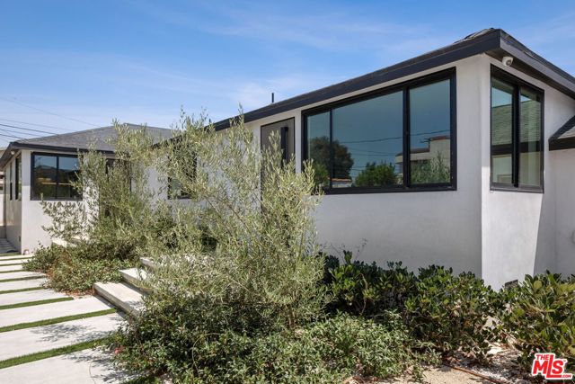 3940 Huron Avenue, Culver City CA: https://media.crmls.org/mediaz/30fe637b-a521-46c8-a0d4-05ea2d02d3d5.jpg