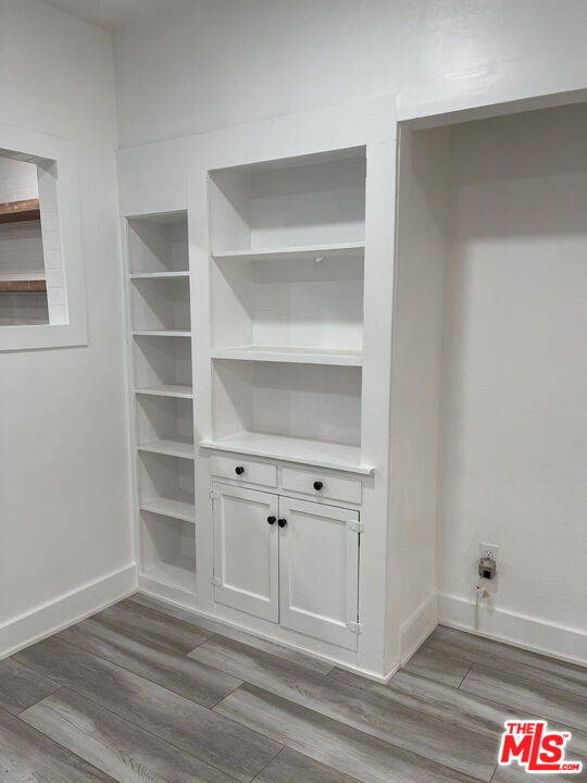 1307 Innes Place, Venice CA: https://media.crmls.org/mediaz/30fe769a-618a-4677-b1fa-5d4df698c290.jpg