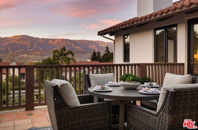 Mountain View entertainer's deck