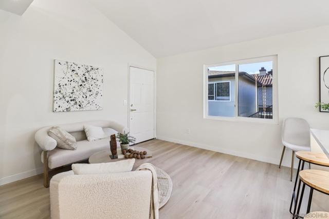 4043 Utah St, San Diego CA: https://media.crmls.org/mediaz/30ff4d2f-fd47-40da-a235-794baa8851f1.jpg