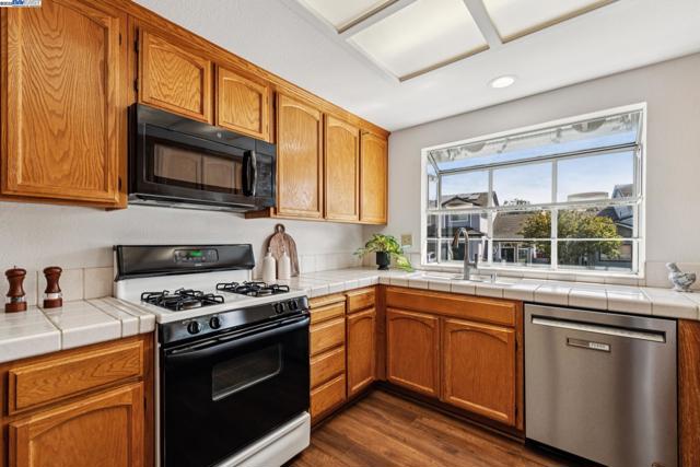 4415 Folsom Dr, Antioch CA: https://media.crmls.org/mediaz/30ffa7de-1d5e-4e0d-ba7c-4df3a7d250dd.jpg