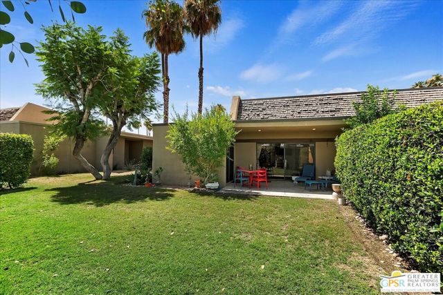 1326 N Tiffany Circle, Palm Springs CA: https://media.crmls.org/mediaz/30ffc4c0-a283-464c-94f0-ac83e84cba37.jpg