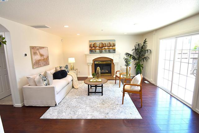33332 Depot Rd, Union City CA: https://media.crmls.org/mediaz/30ffe79b-a47c-49c0-af66-313461a53201.jpg