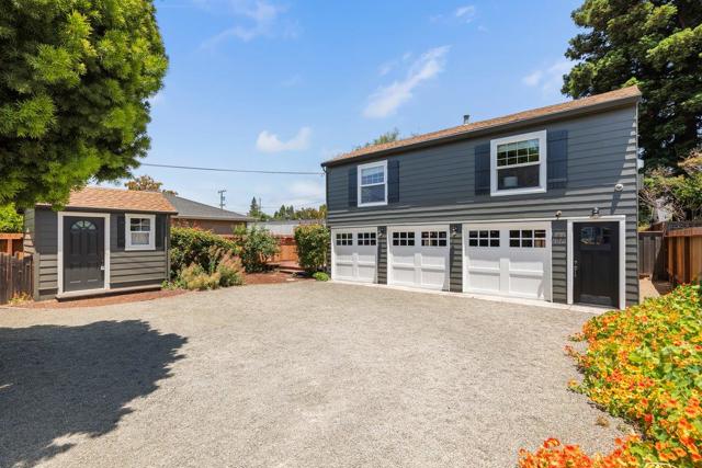 28 Clarendon Road, Burlingame CA: https://media.crmls.org/mediaz/31002db6-2e7b-42a4-bdd7-2102a49e9ed8.jpg