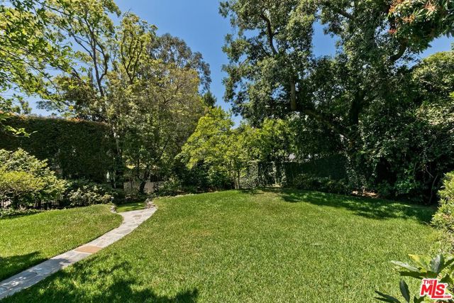 1591 Sunset Plaza Drive, Los Angeles CA: https://media.crmls.org/mediaz/31005c01-de4b-4f2e-a8a0-7d456c53b67f.jpg