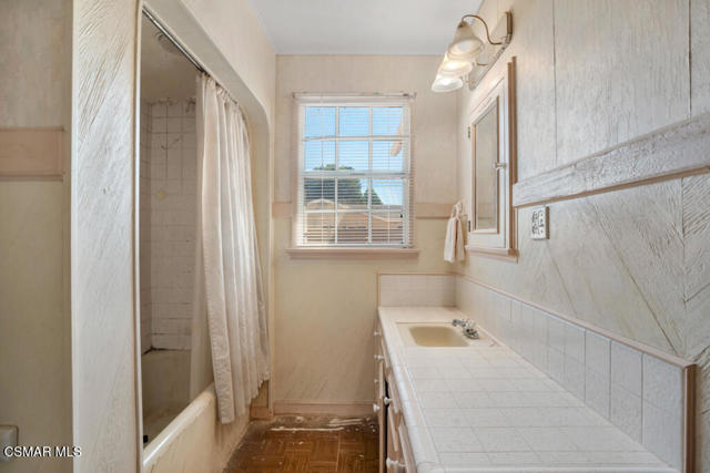 2327 Royal Avenue, Simi Valley CA: https://media.crmls.org/mediaz/31013477-17f6-487d-8fef-59ec7d887401.jpg