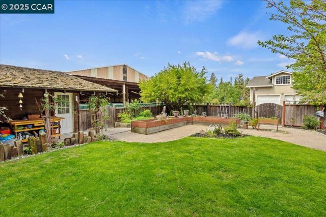 1101 North Gate Road, Walnut Creek CA: https://media.crmls.org/mediaz/31015d3c-2ff8-49bd-a411-acdd0ead6aba.jpg