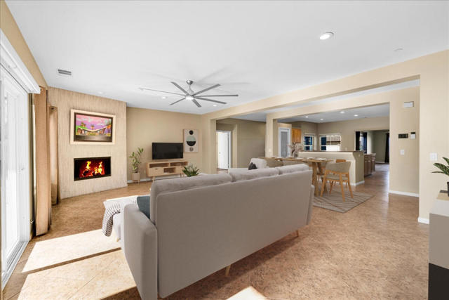 1121 Palmas, Palm Springs CA: https://media.crmls.org/mediaz/3101af39-d0a3-4869-bb01-510f854158b9.jpg
