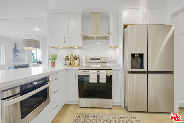 1010 Hammond Street, West Hollywood CA: https://media.crmls.org/mediaz/3101ed2c-d404-4f8a-934e-5d4badcf2cd8.jpg