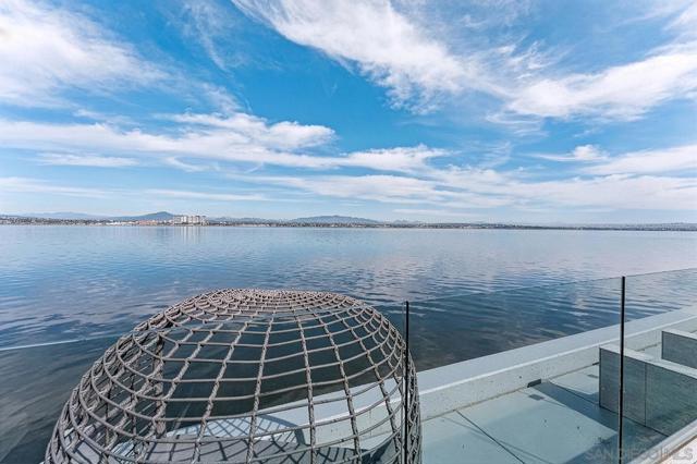 5 Spinnaker Way, Coronado CA: https://media.crmls.org/mediaz/310210eb-ac23-40d9-b7df-70dc2141e4f2.jpg