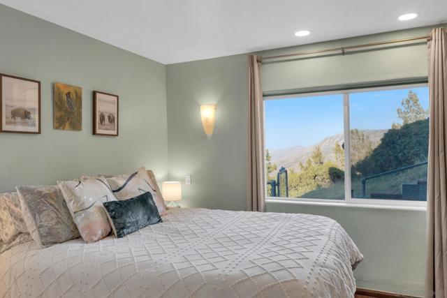 555 Manzanita Dr, Julian CA: https://media.crmls.org/mediaz/3102154c-01ac-4279-9e8f-bea4c11f6fb2.jpg