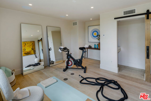 1921 Bel Air Road, Los Angeles CA: https://media.crmls.org/mediaz/31022d13-1372-4d24-9d5d-65fd47bafafd.jpg