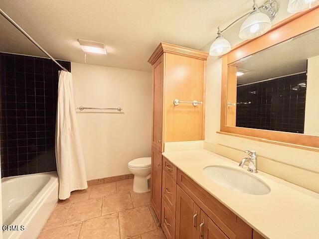 2271 Martinique Lane, Oxnard CA: https://media.crmls.org/mediaz/310231ab-2f4b-4ae9-acf7-79ab8aa033a9.jpg