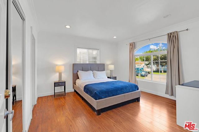 1131 S Swall Drive, Los Angeles CA: https://media.crmls.org/mediaz/310242c2-0b7a-4294-8ef2-8076bc012e18.jpg