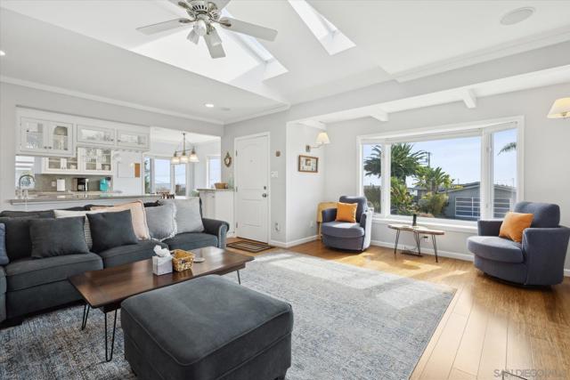 940 Fresno St, Pismo Beach CA: https://media.crmls.org/mediaz/31025a4e-4aaa-4dbd-863d-3d44c0ee138a.jpg