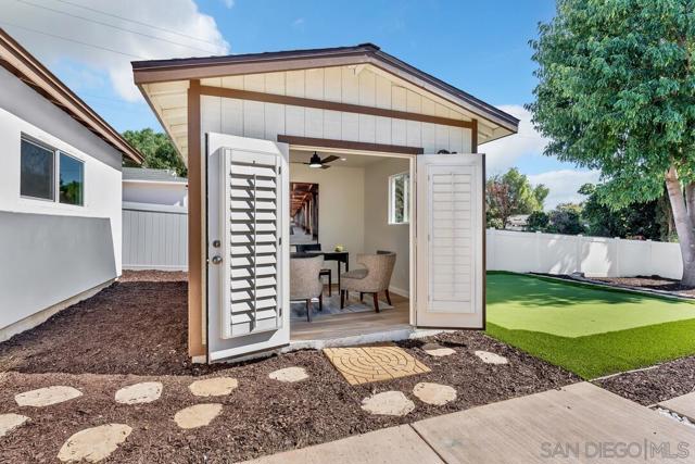 13725 Adrian St, Poway CA: https://media.crmls.org/mediaz/3102ecbc-dc91-4039-92b8-3dacb974ce5e.jpg