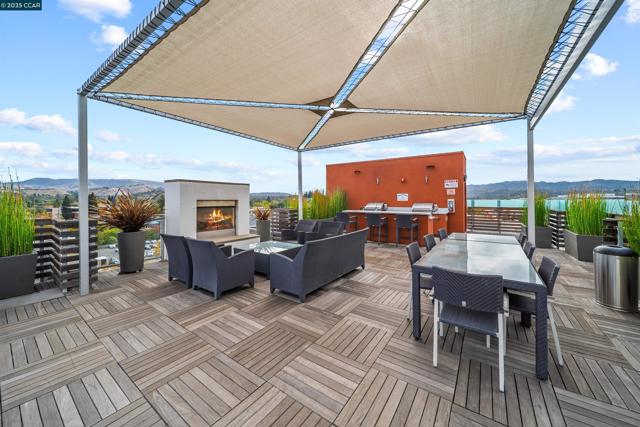 555 Ygnacio Valley Rd, Walnut Creek CA: https://media.crmls.org/mediaz/3103c336-6d0b-4b37-92e2-4ebea9d7e32f.jpg