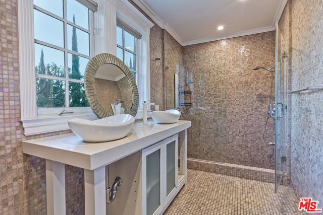 Drew Fenton | 725 N Faring Road Los Angeles CA | MLS: 7656668