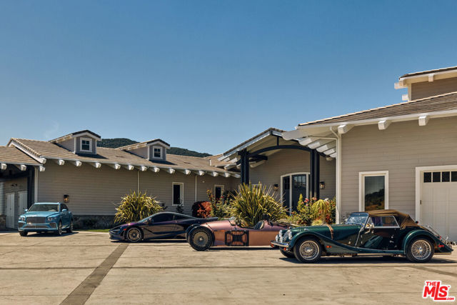 1697 W Potrero Road, Westlake Village CA: https://media.crmls.org/mediaz/31052212-b90a-4ab9-bfc3-fdff8bede518.jpg