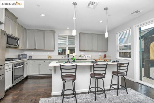 89 Baird Cir, Brentwood CA: https://media.crmls.org/mediaz/31058fcb-1a6e-40ff-be59-e28fd139fa99.jpg