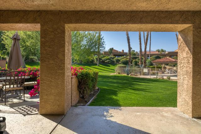 48629 Sundrop Court, Palm Desert CA: https://media.crmls.org/mediaz/310670ca-8be0-4543-82d5-df5b221b7941.jpg