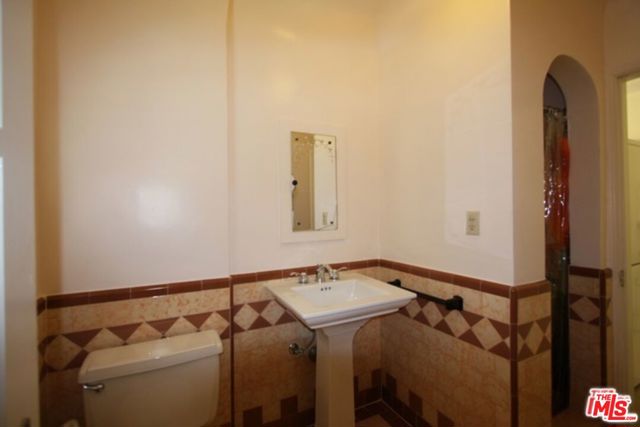 1114 S Clark Drive, Los Angeles CA: https://media.crmls.org/mediaz/3106893e-9711-47f8-8856-ea7518062c22.jpg