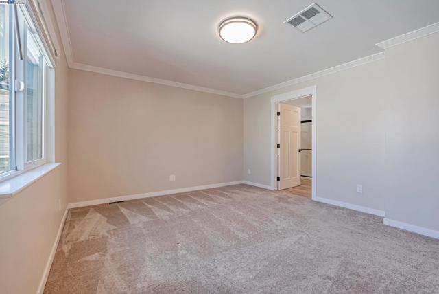 29270 Sandburg Way, Hayward CA: https://media.crmls.org/mediaz/31068e88-d466-4833-999b-62515bf1c936.jpg