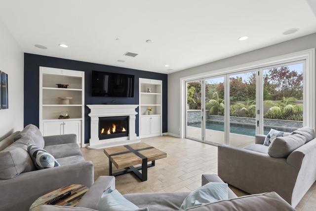 1017 Scarlet Way, Encinitas CA: https://media.crmls.org/mediaz/3106e6fc-5de6-4cb2-ba48-5a11556ab918.jpg