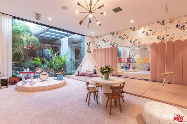 1335 Carla Lane, Beverly Hills CA: https://media.crmls.org/mediaz/31071c65-4657-4411-8cba-9261cb4eccd7.jpg