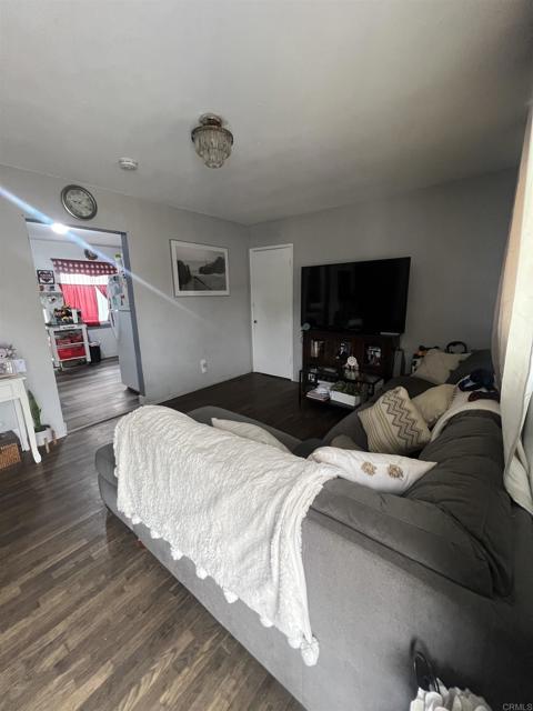 539 45 S 36th Street, San Diego CA: https://media.crmls.org/mediaz/31072c2a-f1da-4bf4-9c54-51f4eaf8dc96.jpg