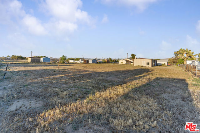 9256 6th Avenue, Hesperia CA: https://media.crmls.org/mediaz/310732e5-fd98-4975-b47b-68f0924b9148.jpg