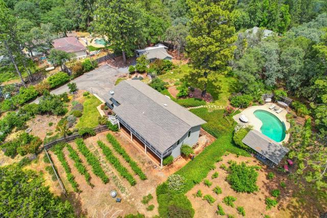 2640 Gayle Lane, Auburn CA: https://media.crmls.org/mediaz/3107546f-ac9e-42fd-89a5-f5ef992c416d.jpg