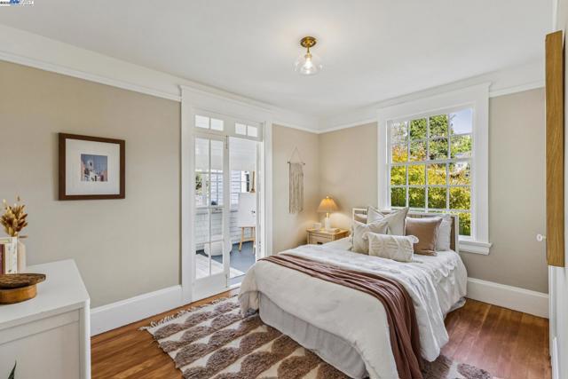 5811 Romany, Oakland CA: https://media.crmls.org/mediaz/3107cca8-ee28-4792-ae82-fd7123272c0e.jpg