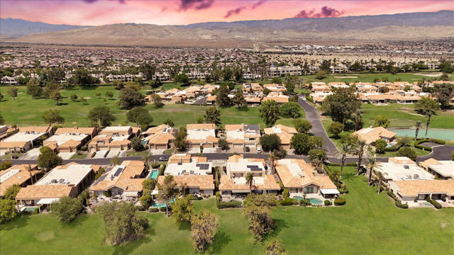 23 Pine Valley Drive, Rancho Mirage CA: https://media.crmls.org/mediaz/31081585-4fac-449e-81d3-a6eb59c8f777.jpg