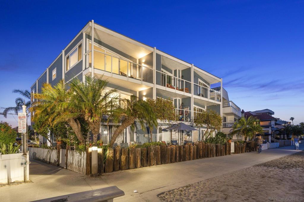 3630 Bayside Walk