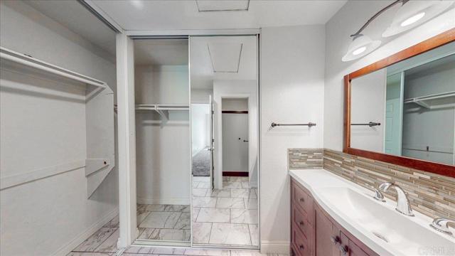 11525 Fury Ln, El Cajon CA: https://media.crmls.org/mediaz/3108fff1-6945-41e4-8887-1a5ede06176d.jpg