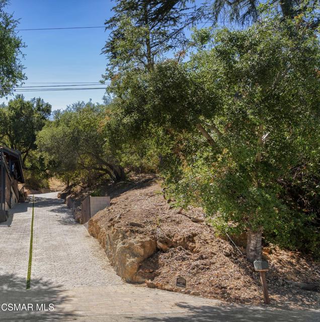 141 Lake Sherwood Drive, Lake Sherwood CA: https://media.crmls.org/mediaz/31093d6d-98f3-4bbc-b10e-b55dd8ac2731.jpg