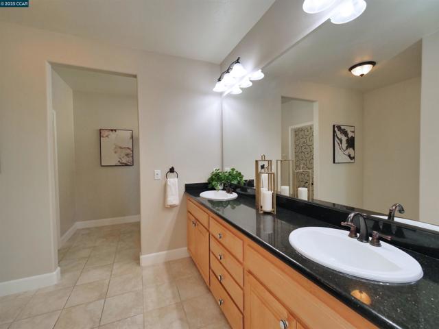 335 Suez Canal Lane, Sacramento CA: https://media.crmls.org/mediaz/31097ffc-a910-45a7-a5de-42c0afaae3d0.jpg
