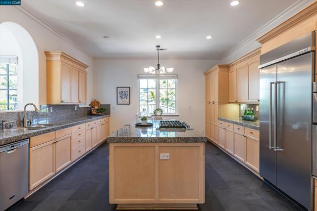 Image 12 of 47 For 6 Whiting Ct
