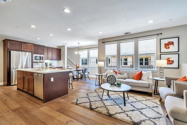 1038 S Monarch, San Ramon CA: https://media.crmls.org/mediaz/310a4dd9-ebd1-4dc0-b731-b07168e1948d.jpg