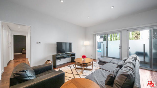 1818 Thayer Avenue, Los Angeles CA: https://media.crmls.org/mediaz/310ae551-4afa-4234-b7d2-eac3e0c8a017.jpg