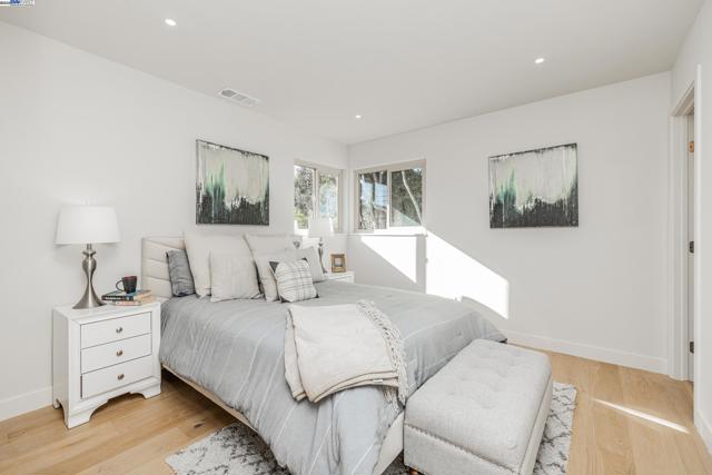 1980 Dayton Ave, San Leandro CA: https://media.crmls.org/mediaz/310b2307-5baa-43b6-8a88-c2ccc92340bd.jpg