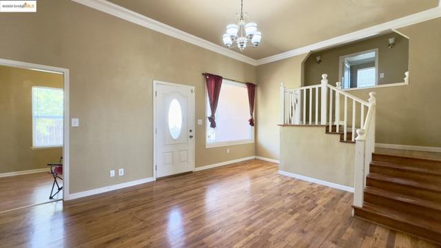 6084 Monterey AVE, Richmond CA: https://media.crmls.org/mediaz/310b308a-4902-4a0f-bba1-52e0c0e123c5.jpg