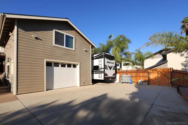 1687 Gecko Road, Vista CA: https://media.crmls.org/mediaz/310b5566-7ab4-4f2c-b788-a315289e64a1.jpg